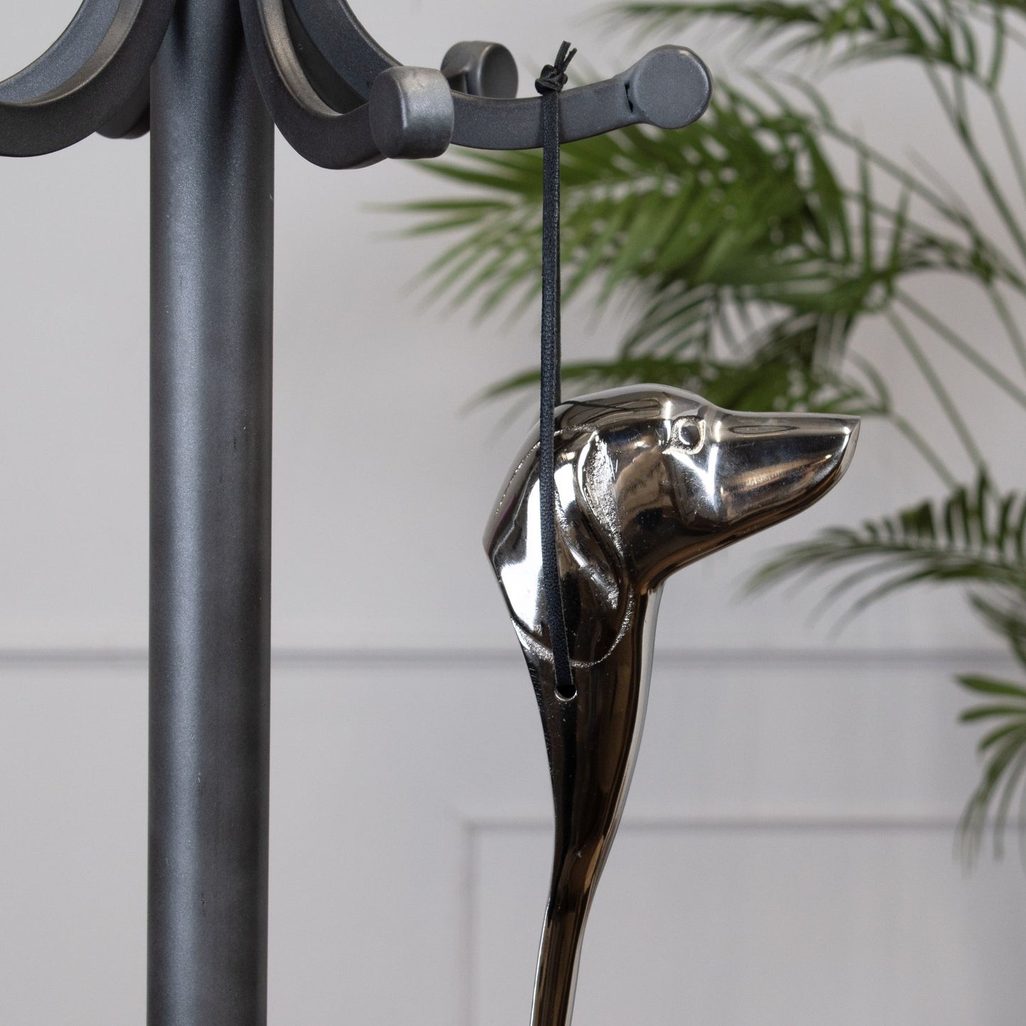 Silver Nickel Dog Head Detail Shoe Horn – Elegant Decorative Shoe Accessory for Timeless Interiors