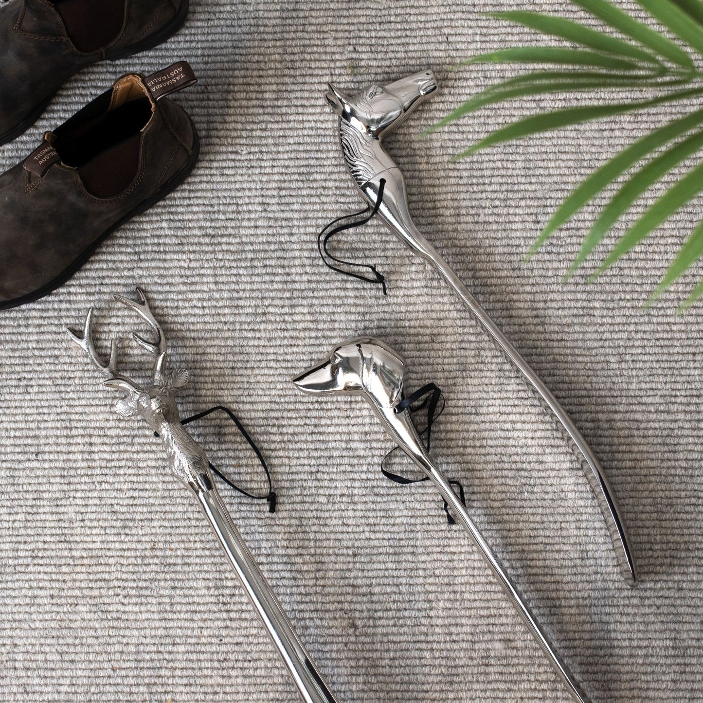 Silver Nickel Dog Head Detail Shoe Horn – Elegant Decorative Shoe Accessory for Timeless Interiors