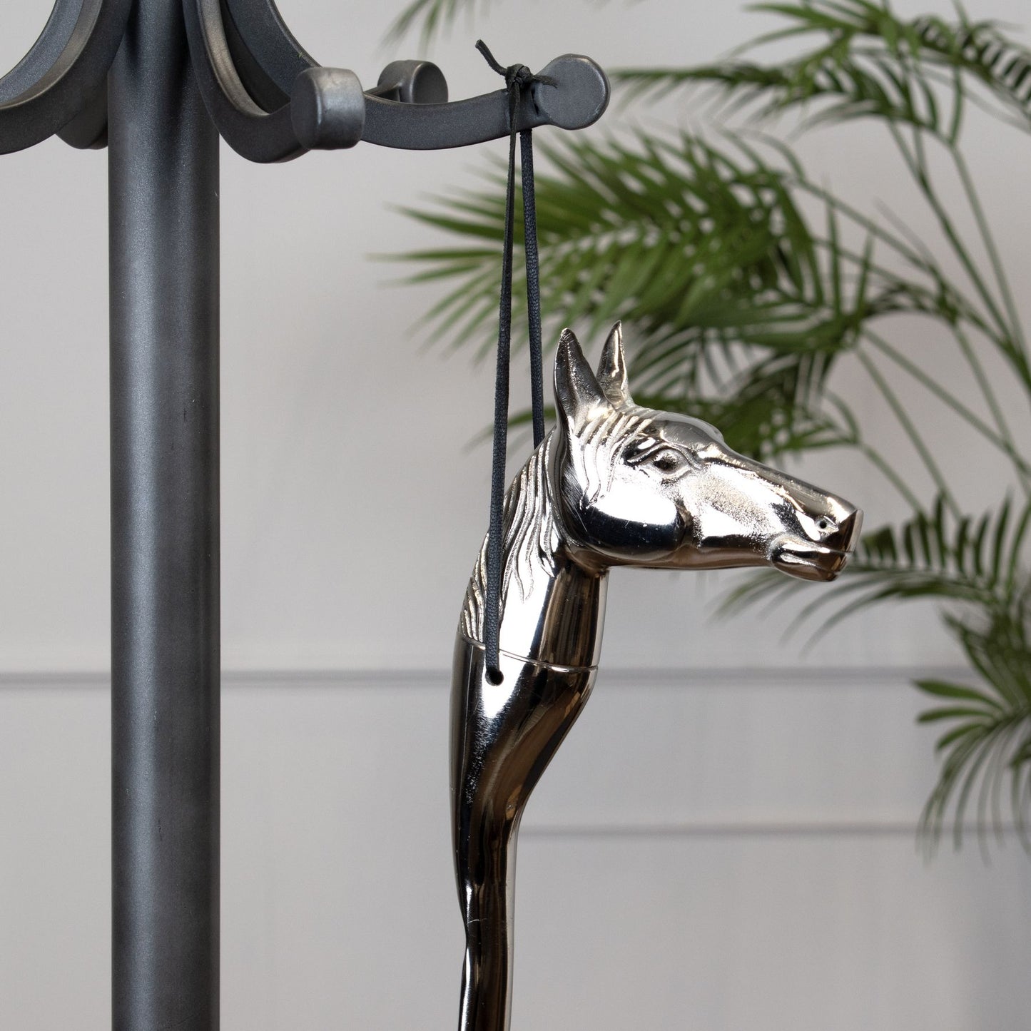 Silver Nickel Horse Head Detail Shoe Horn – Luxury Equestrian-Inspired Accessory for Timeless Interiors