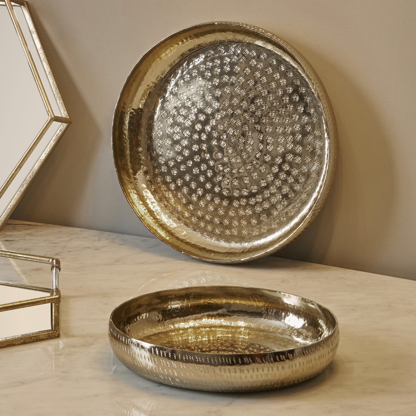 Set of 2 Gold Hammered Metal Bowls – Luxurious Textured Decorative Dishes for Modern Interiors