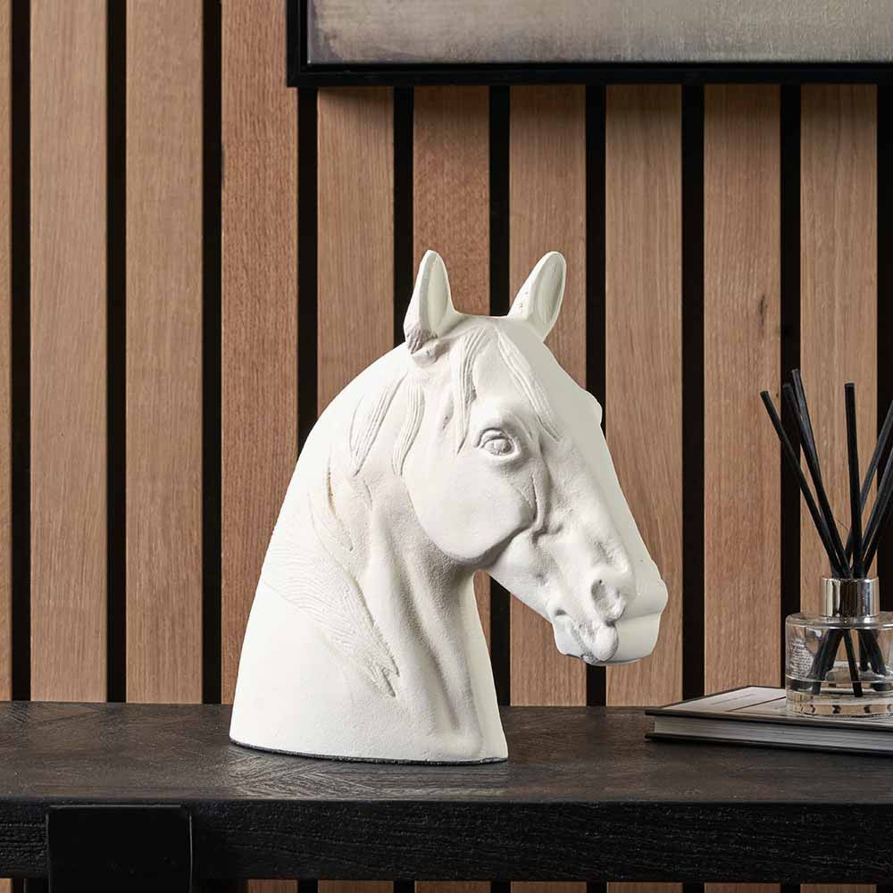 White Metal Horse Head Sculpture – Elegant Decorative Statement Piece