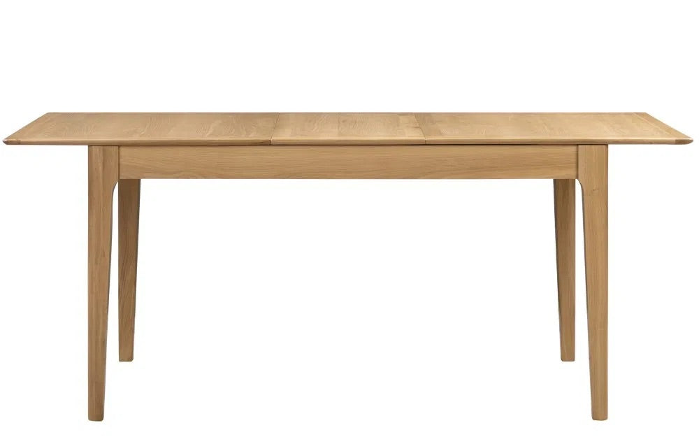The Cotswold Extending Dining Table, crafted from solid oak and oak veneers, making it a standout piece for both classic and contemporary interiors. Ideal for family dining or entertaining guests
