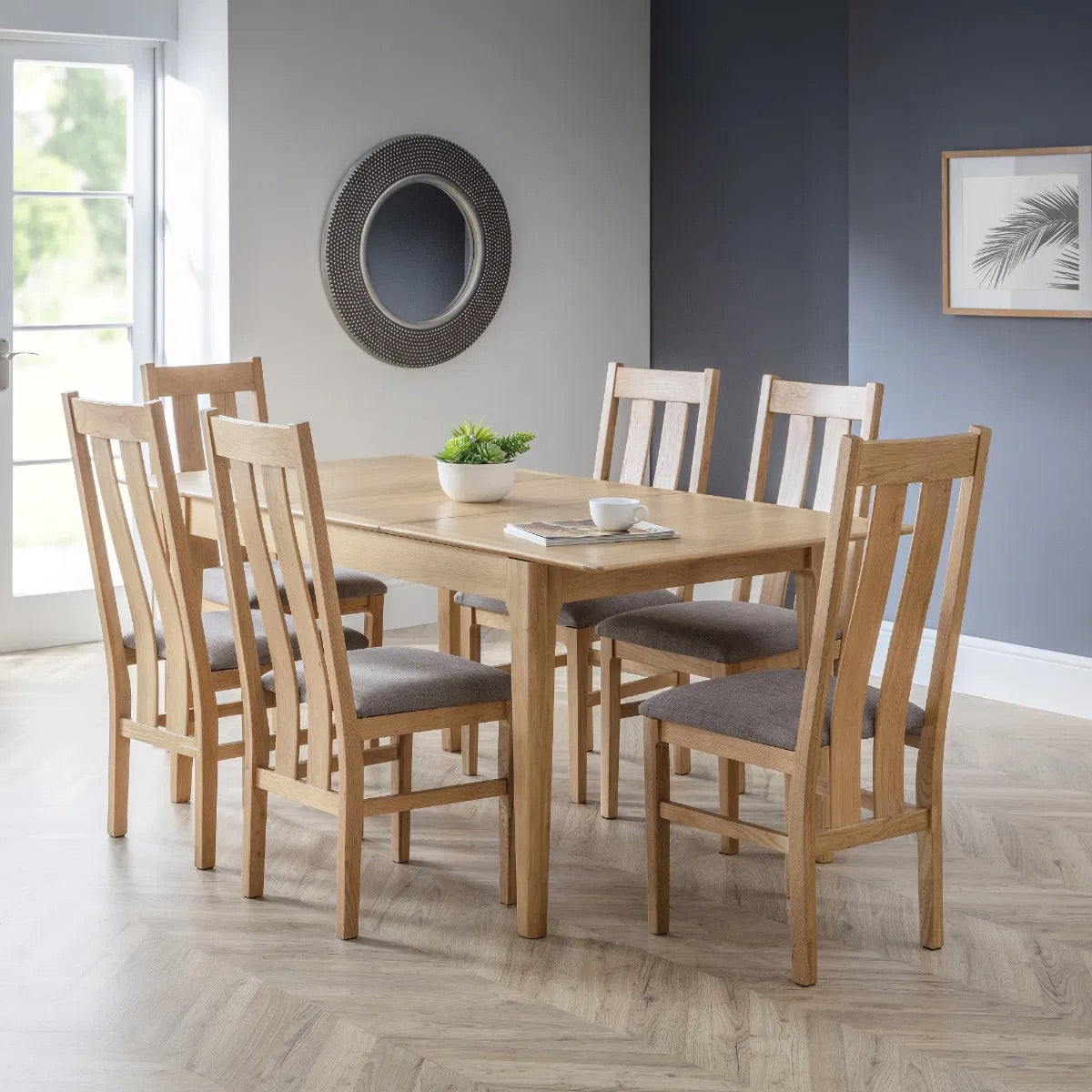 The Cotswold Classic Oak Dining Chairs combine comfort, quality, and style, making them the perfect choice for your dining room. Beautiful in both classic and contemporary interiors.
