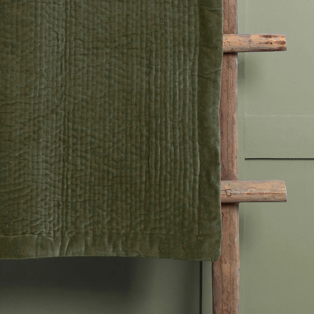 Haze Velvet Quilted Throw Sage – Soft Luxury and Natural Elegance
