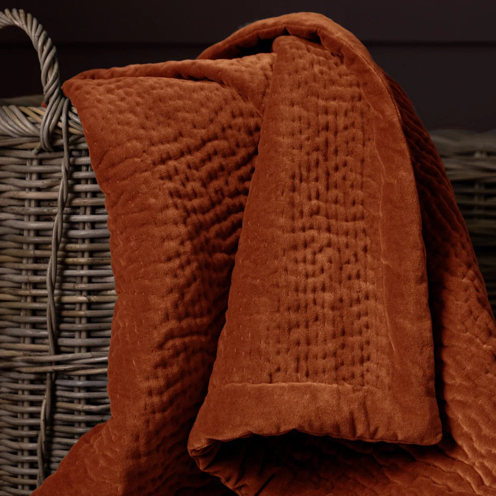 Haze Velvet Quilted Throw Sunset – Warm Luxury and Contemporary Elegance