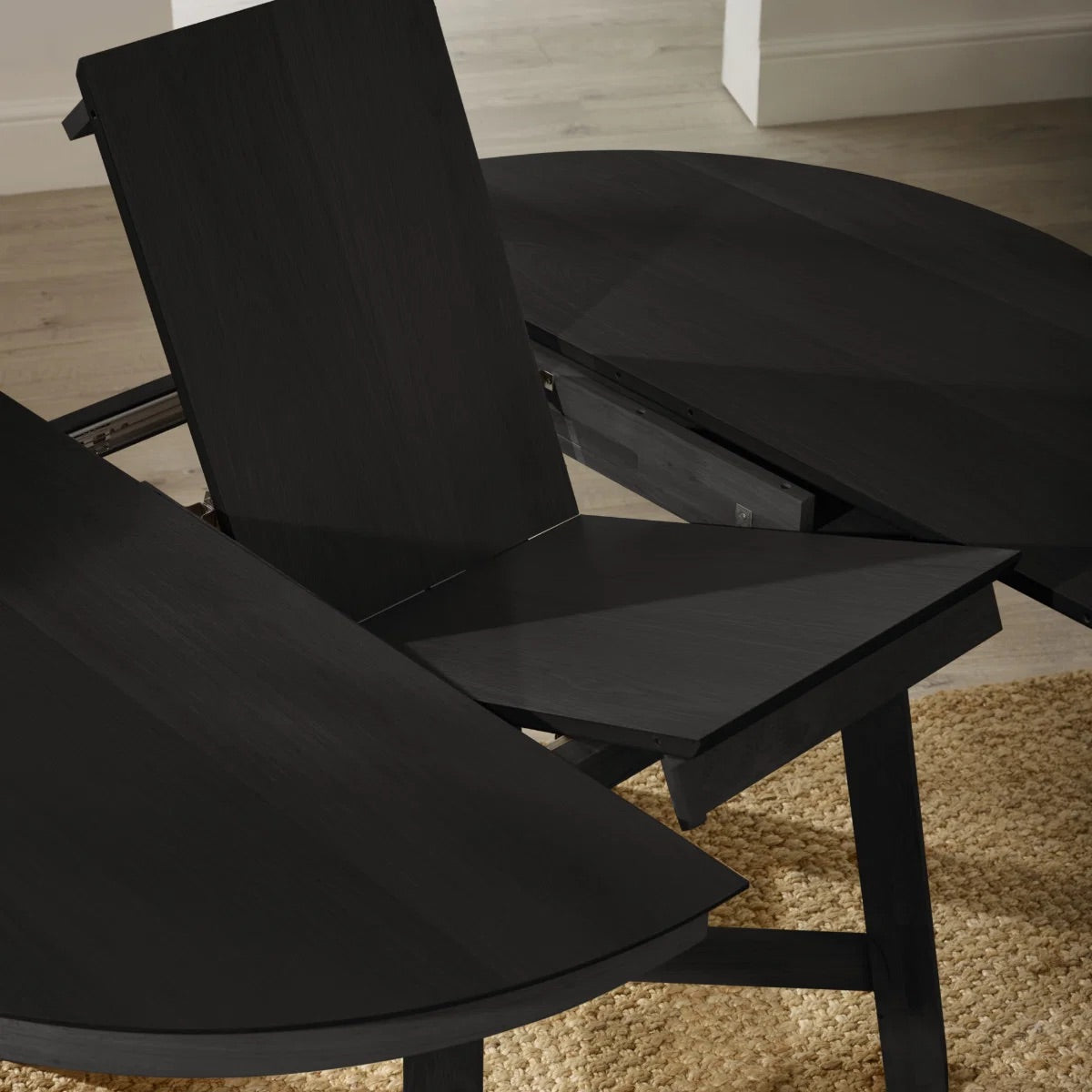 Annika 4-6 Seater Round Extending Dining Table | Black