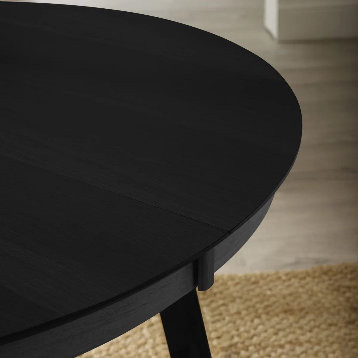 Annika 4-6 Seater Round Extending Dining Table | Black