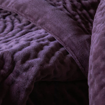 Haze Velvet Quilted Throw Plum – Deep Colour and Timeless Elegance