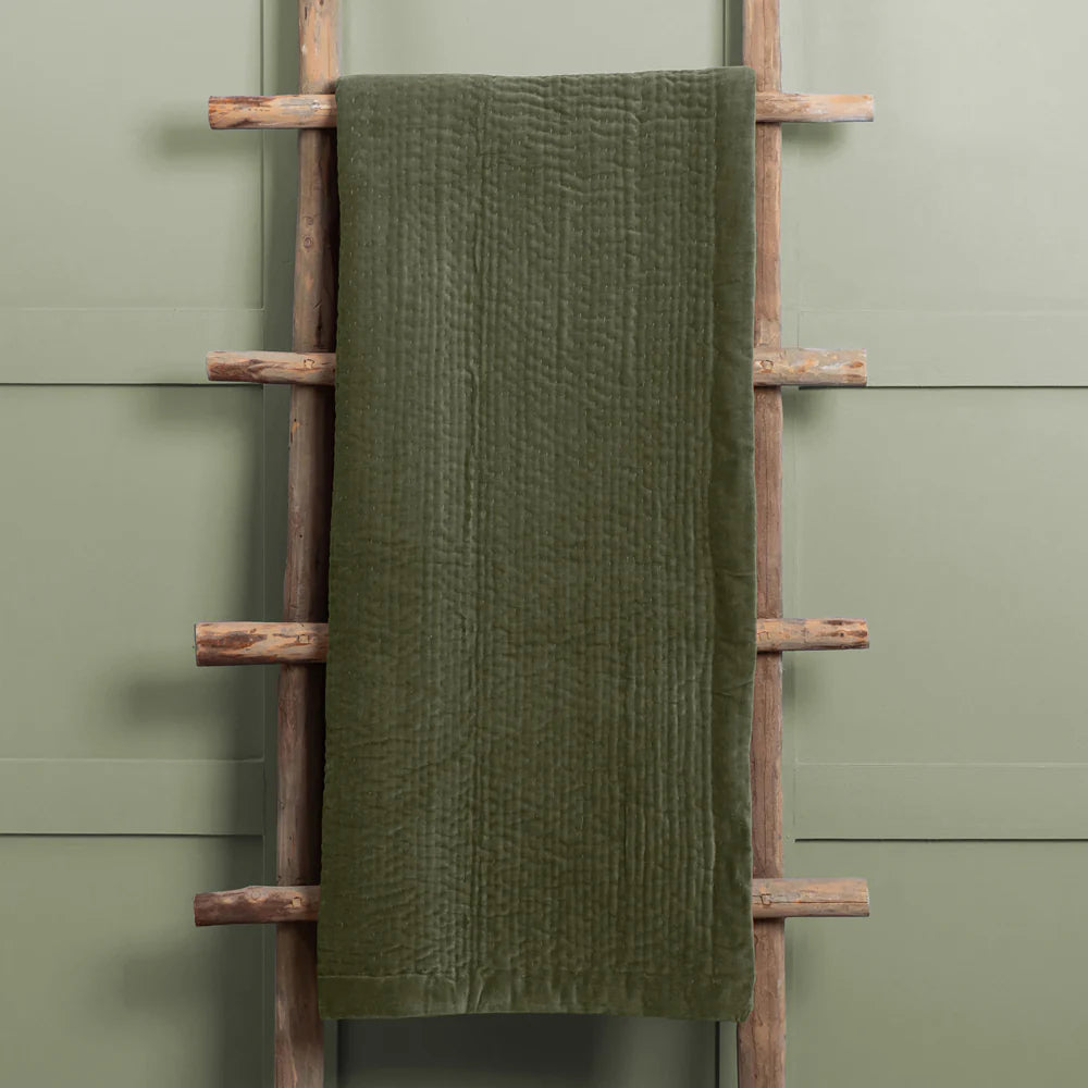 Haze Velvet Quilted Throw Sage – Soft Luxury and Natural Elegance