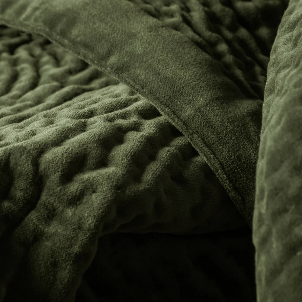 Haze Velvet Quilted Throw Sage – Soft Luxury and Natural Elegance