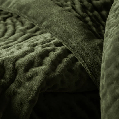 Haze Velvet Quilted Throw Sage – Soft Luxury and Natural Elegance