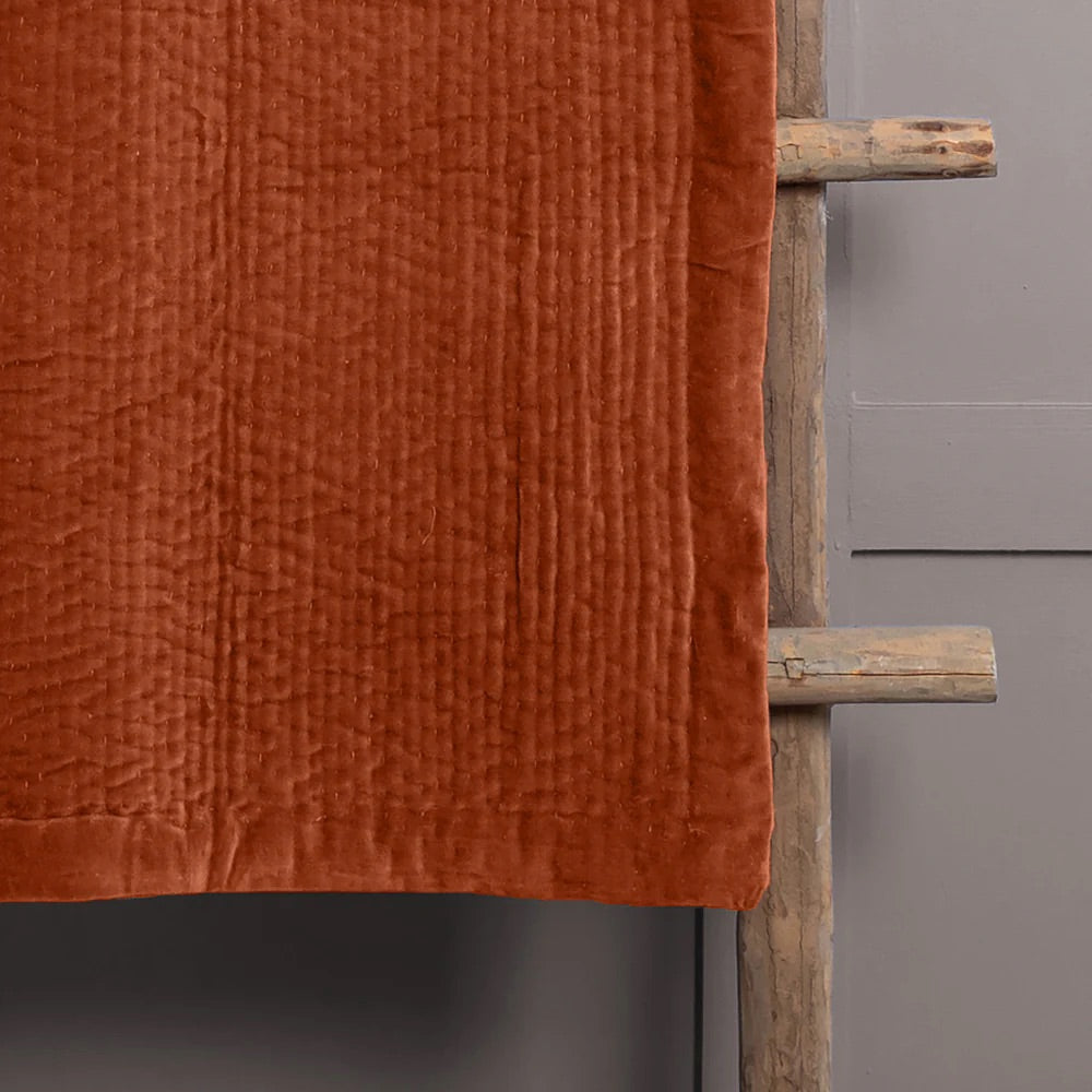 Haze Velvet Quilted Throw Sunset – Warm Luxury and Contemporary Elegance