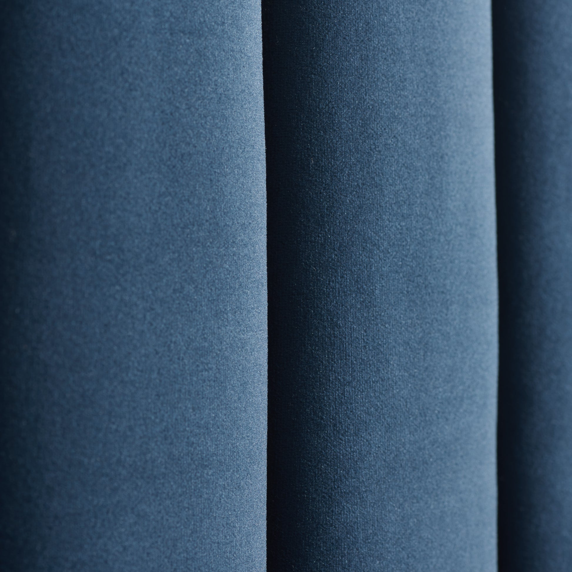 Shop this sophisticated midnight blue velvet bed frame, designed to blend luxury with functionality. FREE UK Mainland Delivery. Shop online today at www.nobleandnook.co.uk